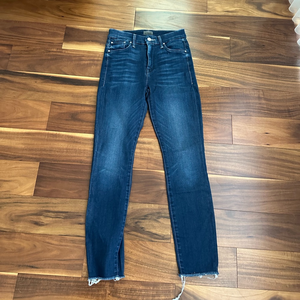 MOTHER HIGH WAISTED LOOKER ANKLE FRAY TONGUE AND CHIC DARK WASH SIZE 25 - Picture 10 of 15